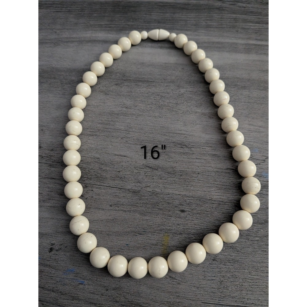 Vintage Cream White Beaded Necklace 16 Inch Strand Barrel Clasp Choker Style